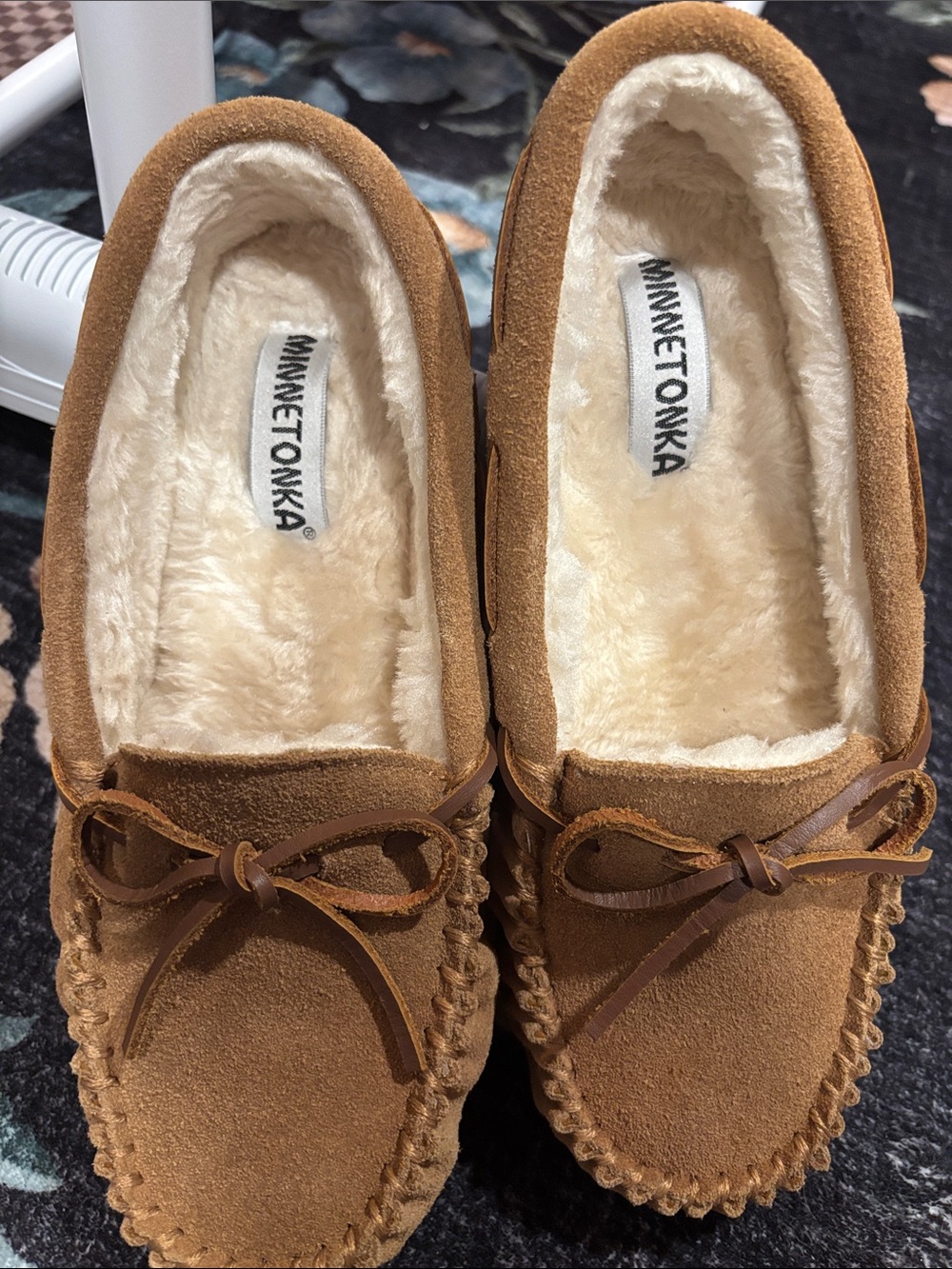 Brand New Minnetonka Women’s Chestnut Brown Suede Lined Moccasins Size 9 Wide